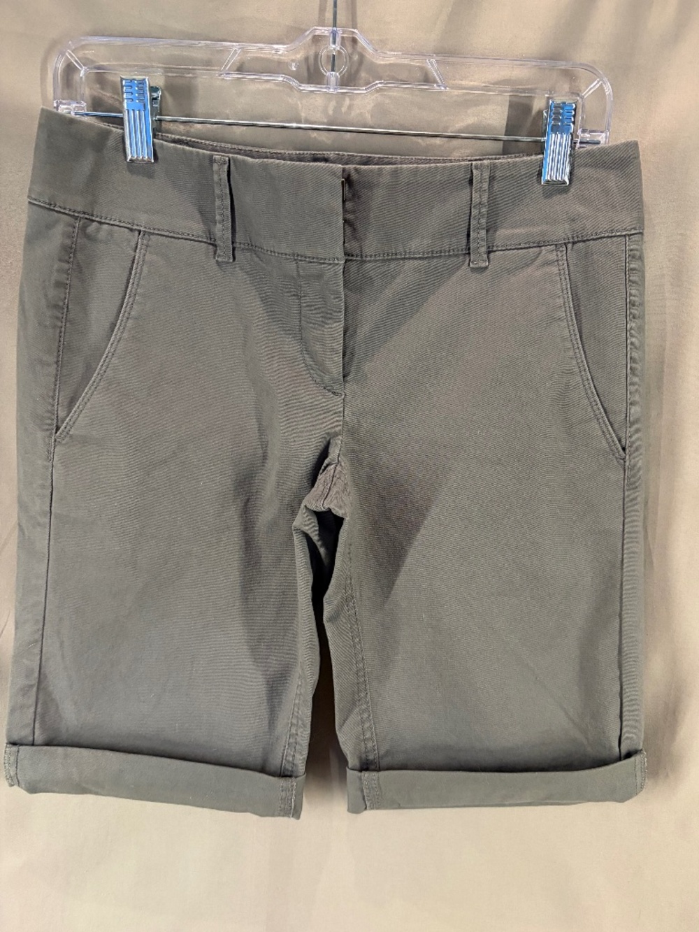 LOFT Shorts, 9.5" Shorts, color Gray - Size 0 (NWT)